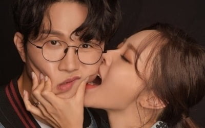 "닮아가는 우리"…박성광♥이솔이, 볼 깨물기+초밀착 스킨십 '꿀 뚝뚝'