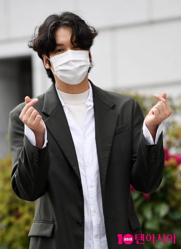 [TEN 포토] 이장우 '귀공자 포스'(오 삼광빌라)