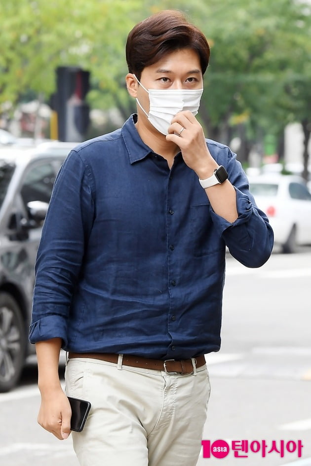 [TEN 포토] 김일중 '퀴즈 위의 아이돌 왔어요~'