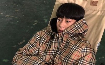 이재욱, 촬영장서 독특한 휴식 "새침이 한창인 23세"