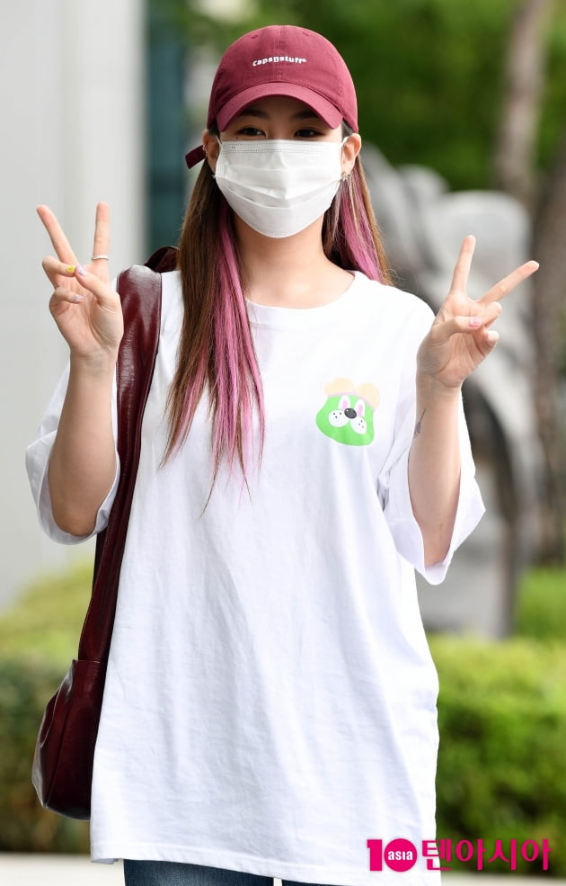 [TEN 포토] 제이미 '귀엽게 브이~'