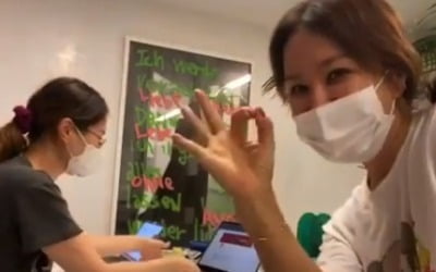 엄정화, 유튜브 개인채널 개설 "이소라에게 6시간 배워"