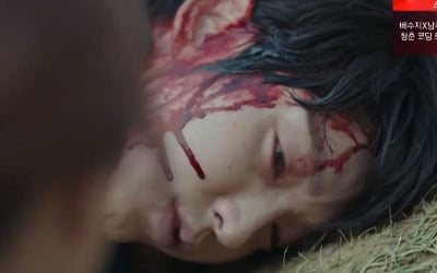 '악의 꽃' 이준기, ♥문채원 대신 김지훈 총 맞았다