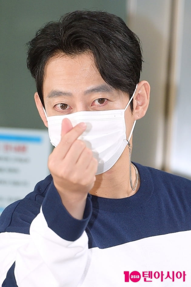 [TEN 포토] 테이 '그대에게' 보내는 하트