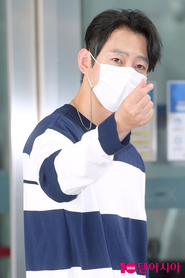 [TEN 포토] 테이 '시크한 하트 투척'