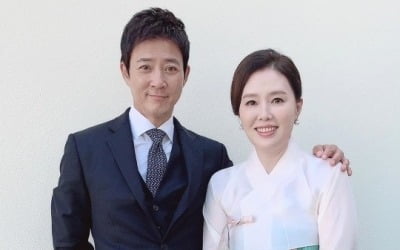 최수종♥하희라 부부, 조카 결혼식서 '민폐 하객' 비주얼
