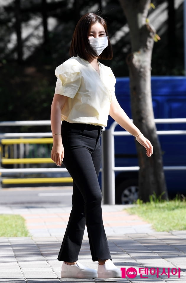 [TEN 포토] 송가인 '단화 신어도 완벽한 비율'