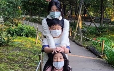 이영애, 꼭 닮은 쌍둥이 자녀들과 행복한 한 때 "소확행"