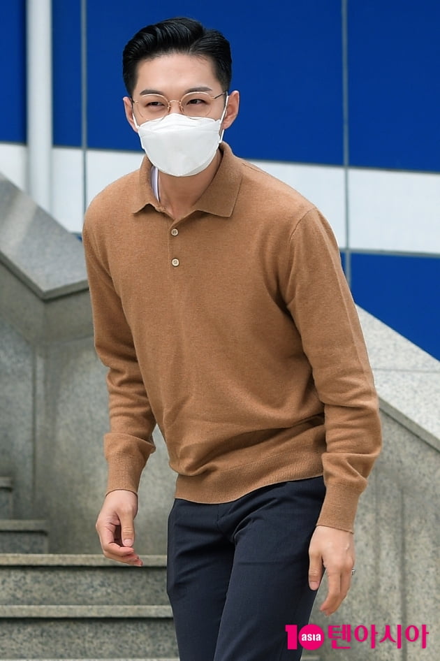 [TEN 포토] 비투비 이창섭 '설레는 눈인사'