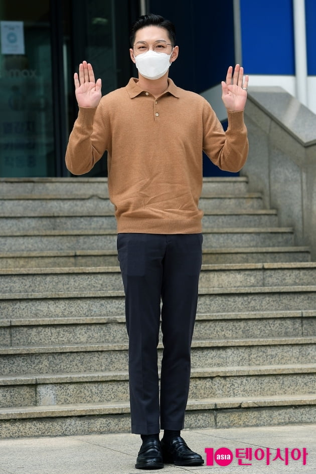 [TEN 포토] 비투비 이창섭 '인사는 양손으로'