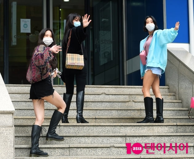 [TEN 포토] CLC 유진X승희X승연, '즐거운 방송국 출근길'