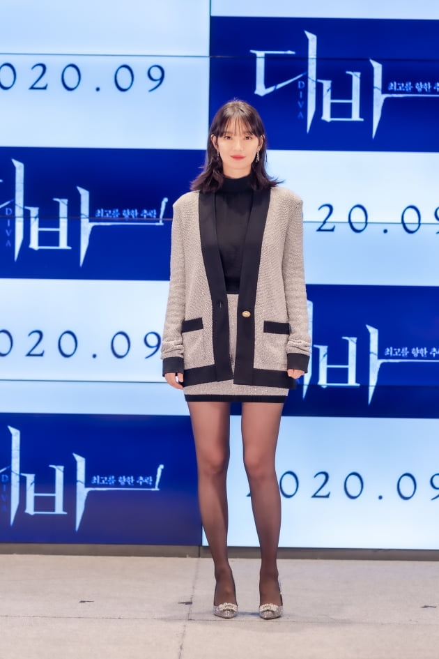 [star & style] '완판녀' 김희선부터 신민아까지…가을을 입은 여배우들
