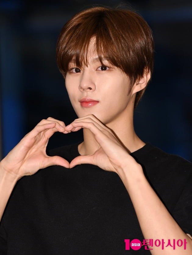 [TEN 포토] 김우석 '달콤하트에 여심녹네'