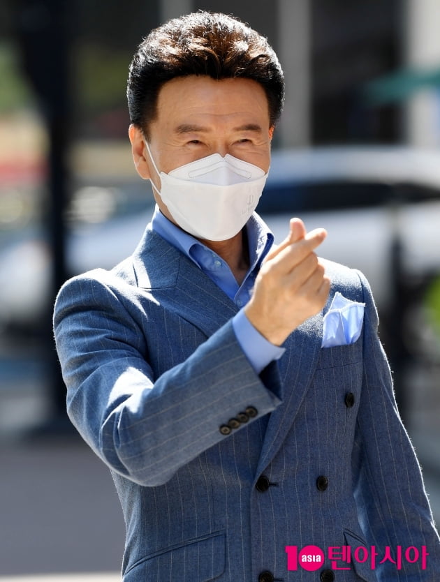 [TEN 포토] 강진 '애교 눈웃음'