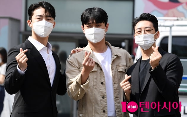 [TEN 포토] 레떼아모르 '점심어택 귀호강 좀 하셨나요?'