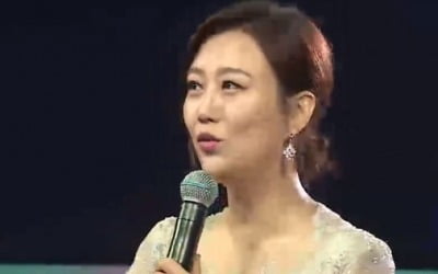 '트롯어워즈' 장윤정 "차례지내고 드레스 입어, 신난다"