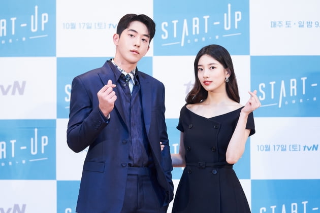 남주혁(왼쪽)과 배수지는 '스타트업'에서 삼산텍의 창업자이자 좌뇌형 인간 남도산 역을, 한국의 스티브잡스를 꿈꾸는 당찬 청춘 서달미 역을 맡았다. /사진제공=tvN