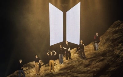 "BTS스럽다"…방탄소년단, 약 100만 아미와 만든 가장 완벽한 온라인 콘서트