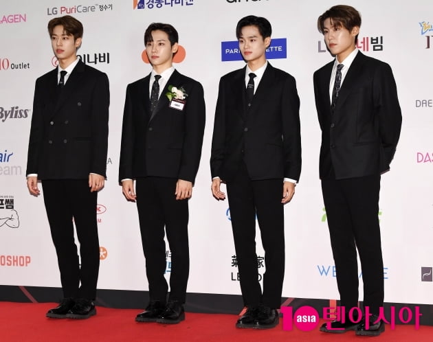 [TEN 포토] 에이비식스 '라이징스타 남자아이돌 수상'(브랜드대상)