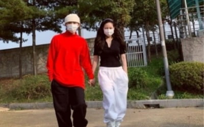 던♥현아, 달달 애정 행각…손 잡고 걷는 것도 힙하네