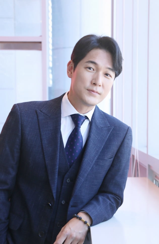 tvN 토일드라마 '비밀의 숲2'에서 국회 법제사법위원회 파견 위원 김사현 역으로 열연한 배우 김영재. /사진제공=UL엔터테인먼트