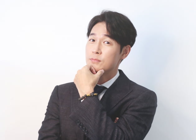 tvN 토일드라마 '비밀의 숲2'에서 국회 법제사법위원회 파견 위원 김사현 역으로 열연한 배우 김영재. /사진제공=UL엔터테인먼트