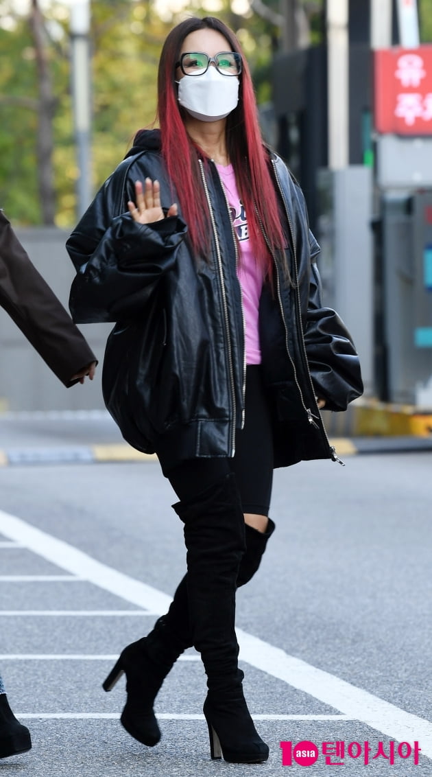 [TEN 포토] 환불원정대 만옥 '찢어진 바지도 완벽하게 소화'