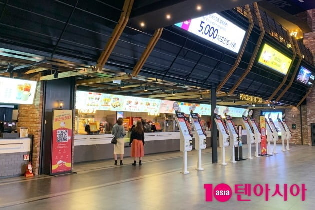 "코로나19 여파로 운영 안 돼"…CGV, 26일부터 영화 관람료 인상