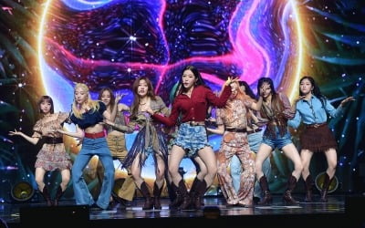'컴백' 이달의소녀 "SM 이수만 프로듀싱, 정성 쏟아주셔서 감사"