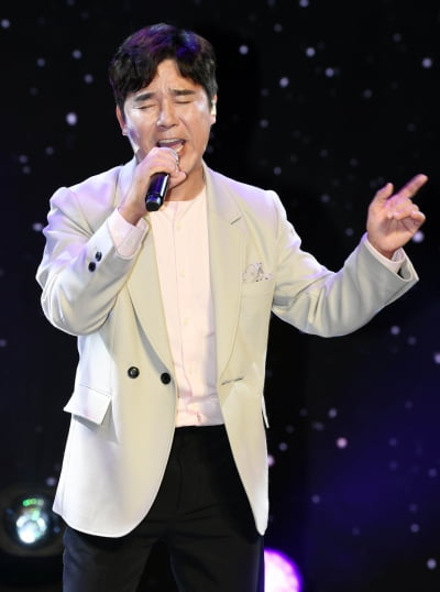 [TEN 포토] 임창정 '가을하늘을 찢는 명품고음'