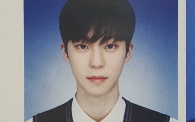 김수현은 다 잘생겼나?…고스트나인 이신, 고교 졸업사진 '화제'