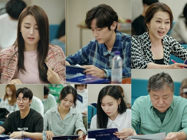 '며느라기' 대본리딩 현장 / 사진제공=카카오M