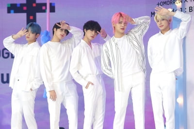 '청량美 끝판왕' 된 투모로우바이투게더, BTS 이어 디스코 열풍 이끈다 [종합]