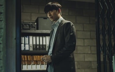 '서복' 공유, 정보국 요원으로 변신…흥행 5연타 도전