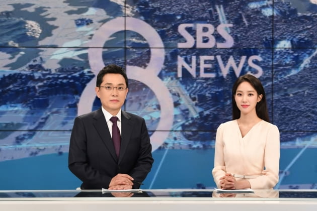 새 SBS 8뉴스 주말 앵커 김용태 기자(왼쪽), 주시은 아나운서/ 사진=SBS 제공