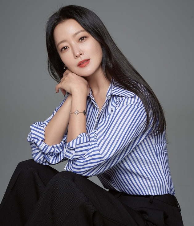 '앨리스'에서 20대를 연기한 배우 김희선/ 사진=힌지엔터테인먼트 제공