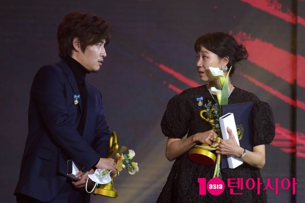 [TEN 포토] '2020 대중문화예술상' 강하늘X공효진, '다시 만난 용식과 동백'