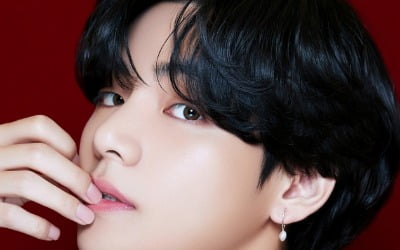 방탄소년단 뷔, 아트 갤러리 속 예술 작품…'BE' 콘셉트 포토 공개