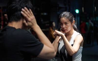 '요가학원' 조정민, 트로트 샛별→영화배우로…이종격투기 선수 변신