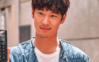 [TEN 리뷰] '도굴', 시름 달래줄 유쾌한 삽질…'한 방'은 부족해