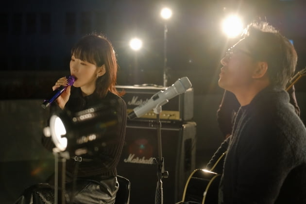 가수 태연(왼쪽)과 이승철/ 사진 = 플렉스엠 제공