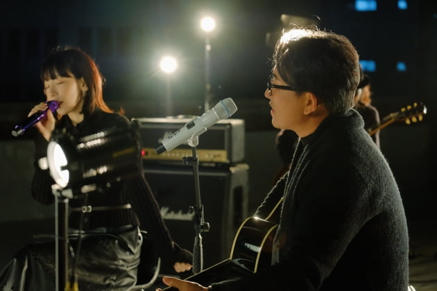 가수 태연(왼쪽)과 이승철/ 사진 = 플렉스엠 제공
