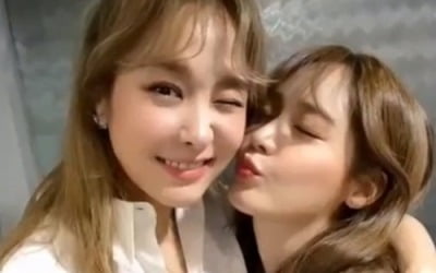 성유리X옥주현, 초밀착 스킨십…요정 미모 '여전'