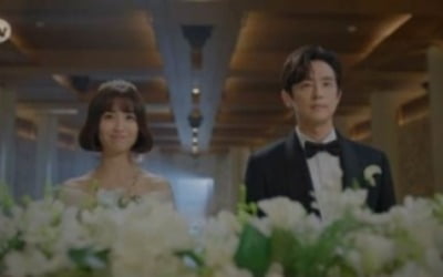 '며느라기' 박하선X권율, 결혼식 모습 공개 "아슬아슬한 공생"