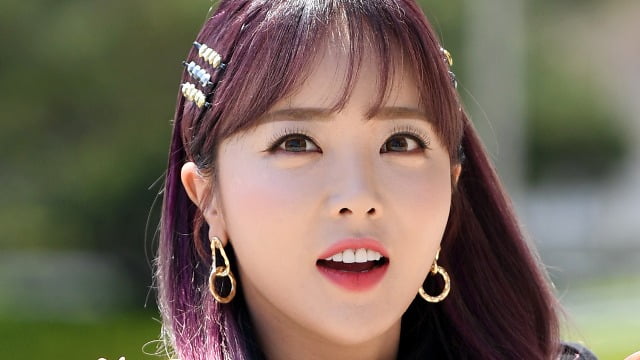 [TEN 이슈] 홍진영 "논문 표절 아니지만 학위 반납하겠다"…의혹 부추긴 셈