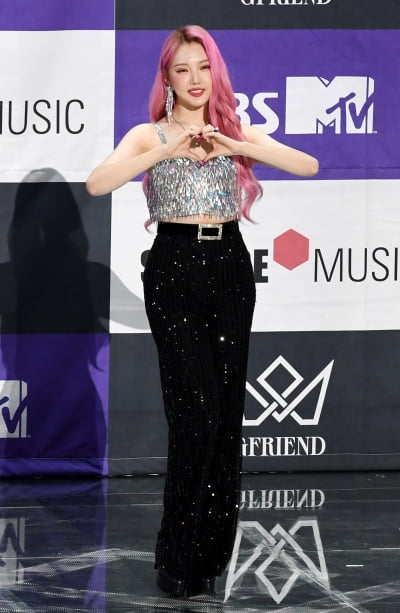 [TEN 포토] 여자친구 예린 '깜찍한 하트'