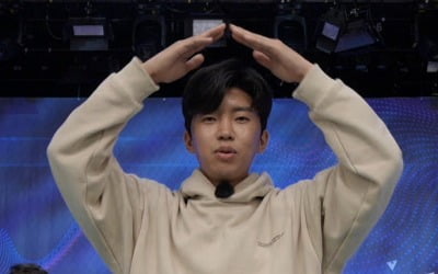 '뽕숭아학당' 임영웅, 'HERO' 무대 최초 공개…화려한 군무 '눈길'