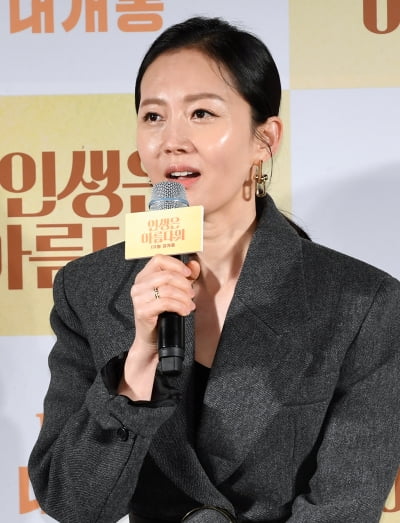 [TEN 포토] '인생은 아름다워' 염정아 '점점 진화하는 미모'