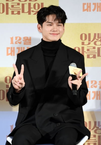 [TEN 포토] '인생은 아름다워 옹성우 '귀엽게 브이~'