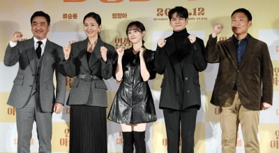 [TEN 포토] 류승룡-염정아-박세완-옹성우-최국희 감독 '인생은 아름다워 파이팅!'